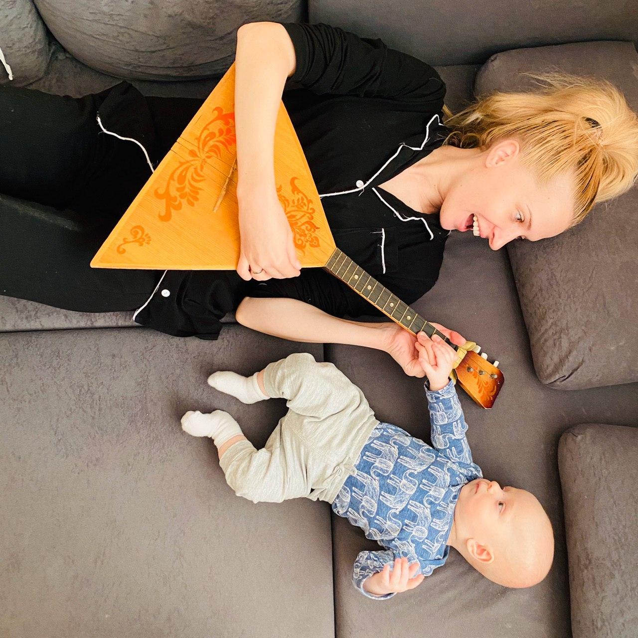 Актори студії «Мамахохотала» показали, чим займаються на карантині